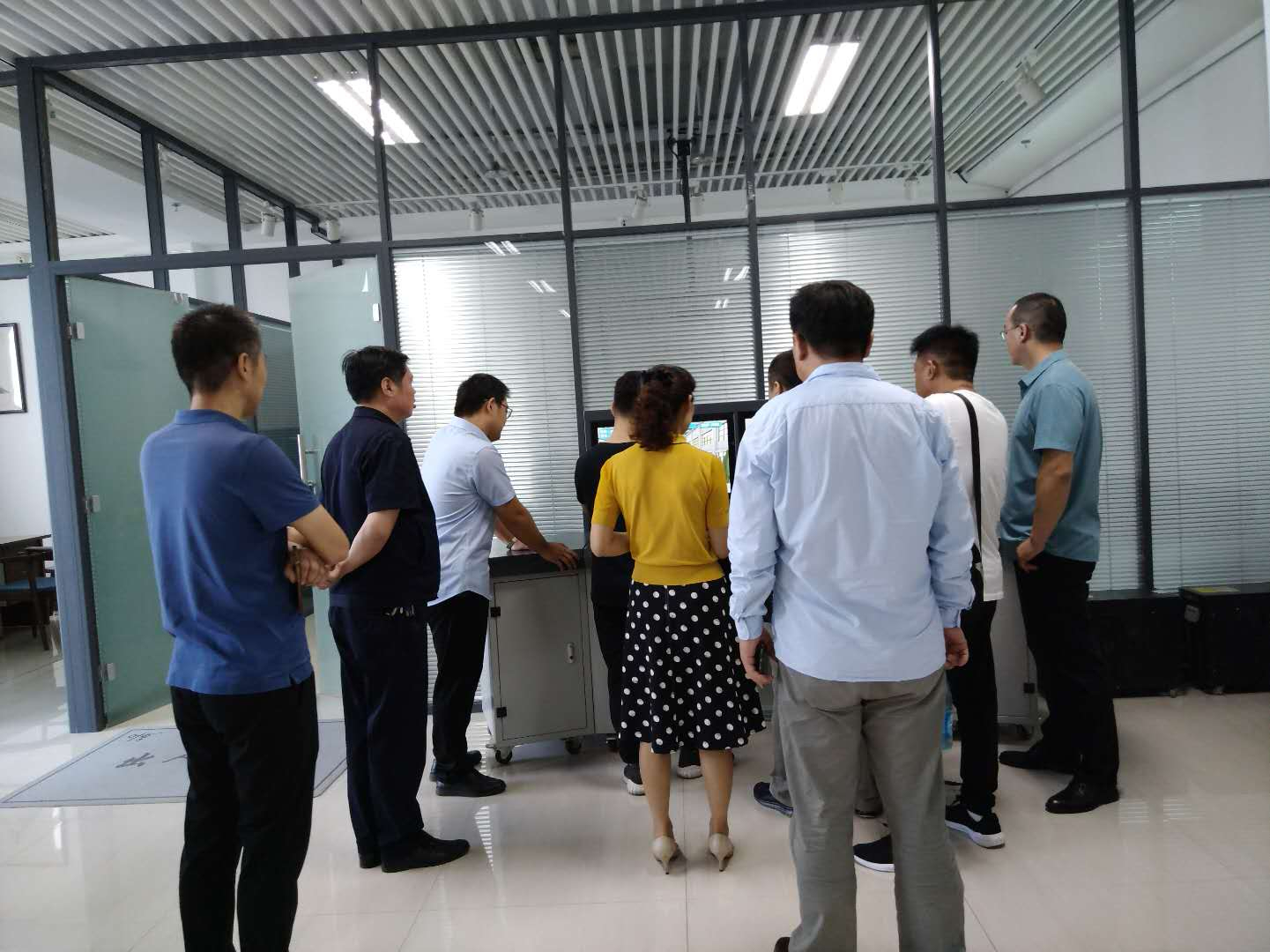 熱烈歡迎各位領(lǐng)導(dǎo)蒞臨本公司觀摩指導(dǎo)工作！